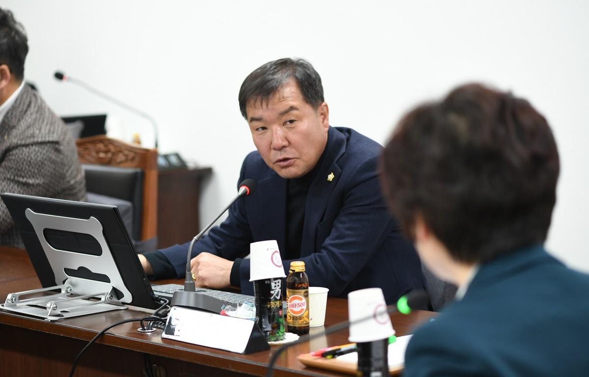 행정자치위원회(조례안 등 심의) 첨부이미지 : 2025.3.18 행정자치위원회(조례안 등 심의) (23).JPG