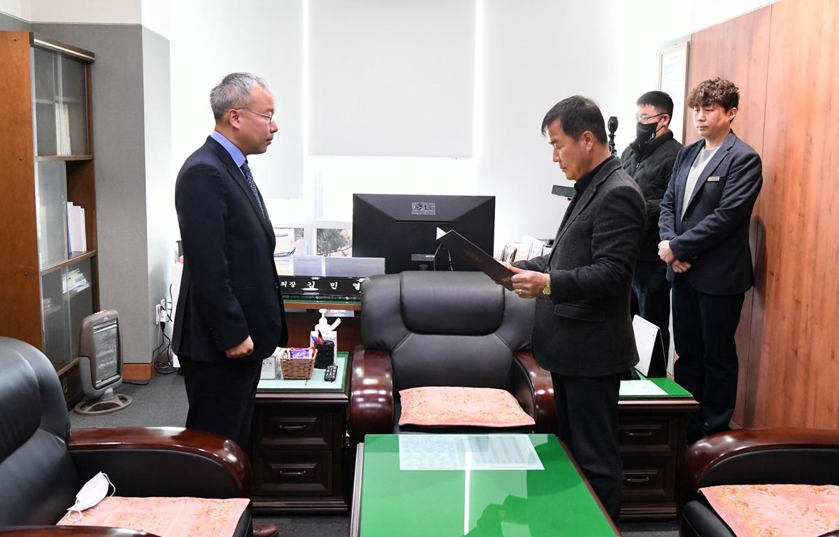 고흥군의회 고문변호사 및 입법고문 위촉식  첨부이미지 : 2023.03.02 고흥군의회 고문변호사 및 입법고문 위촉식 (2).JPG