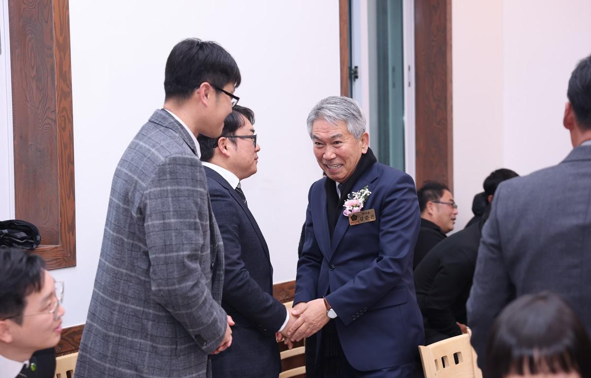 금산면청년회 제24, 25대 회장단 및 감사 이취임식 첨부이미지 : 금산면청년회 제24, 25대 회장단 및 감사 이취임식 (2).JPG