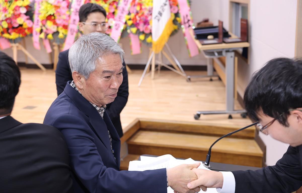 고흥군 4-H 연합회 제67, 68대 회장단 이취임식 첨부이미지 : 2026.1.16 고흥군 4-H 연합회 제67, 68대 회장단 이취임식(13).JPG