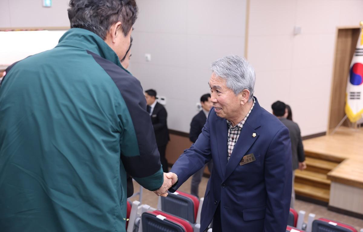 고흥군 4-H 연합회 제67, 68대 회장단 이취임식 첨부이미지 : 2026.1.16 고흥군 4-H 연합회 제67, 68대 회장단 이취임식(14).JPG