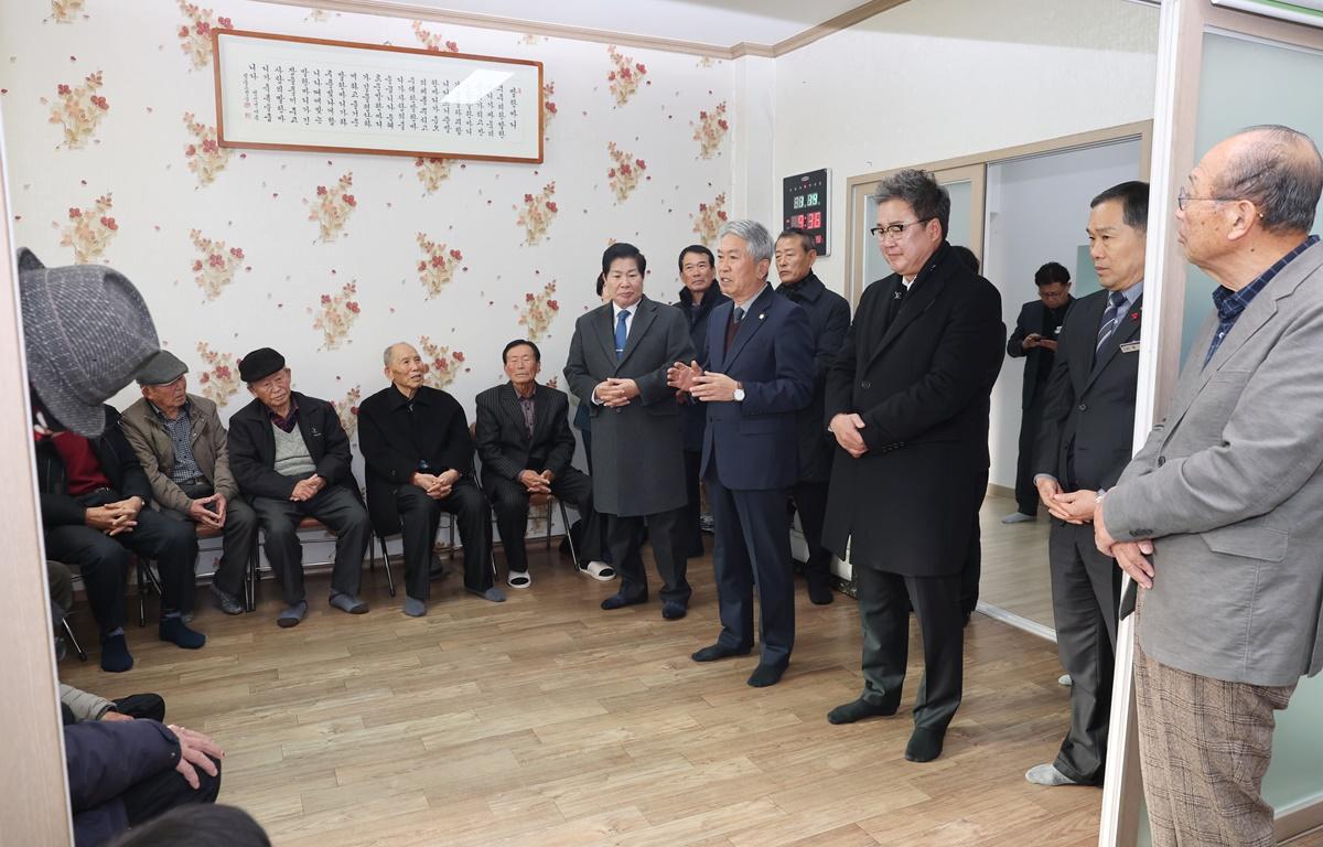 2026 군민과의 지역발전 토론회(도덕면) 첨부이미지 : 2026.1.14 2026 군민과의 지역발전 토론회(도덕면) (2).JPG