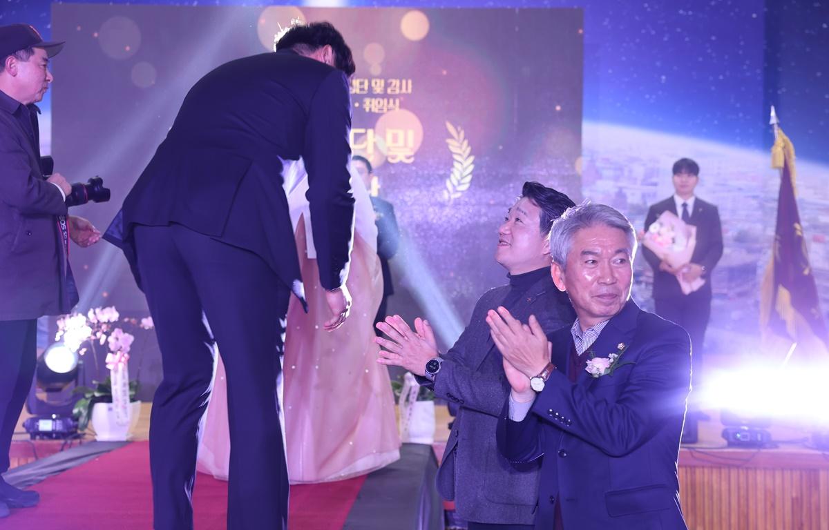  녹동선후회 회장단 및 감사 이취임식 첨부이미지 : 2025.12.11 녹동선후회 회장단 및 감사 이취임식 (4).JPG