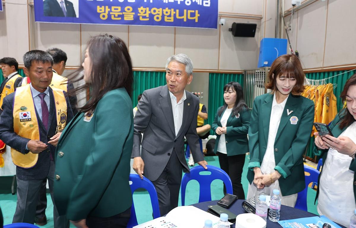 녹동 라이온스클럽 회장 이취임식 첨부이미지 : 2025.6.5 녹동 라이온스클럽 회장 이취임식 (5).JPG