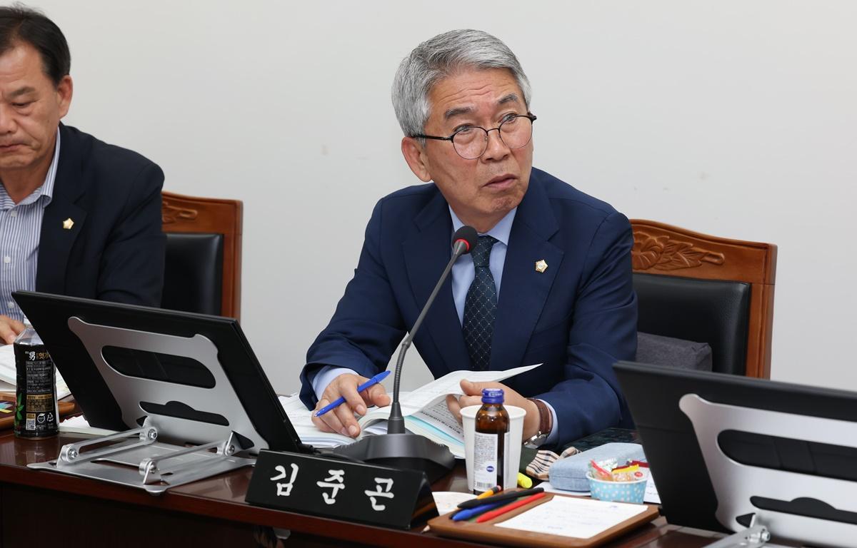 제335회 고흥군의회 임시회 제3차 산업건설위원회 첨부이미지 : 2025.4.16 제335회 고흥군의회 임시회 제3차 산업건설위원회 (6).JPG