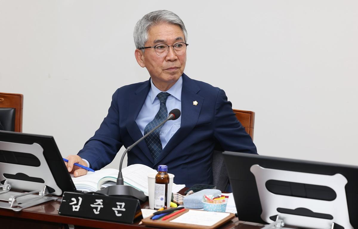 제335회 고흥군의회 임시회 제3차 산업건설위원회 첨부이미지 : 2025.4.16 제335회 고흥군의회 임시회 제3차 산업건설위원회 (4).JPG