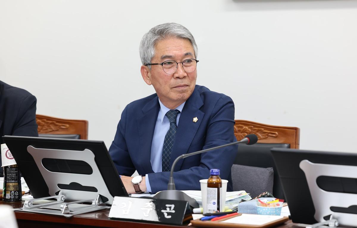 제335회 고흥군의회 임시회 제3차 산업건설위원회 첨부이미지 : 2025.4.16 제335회 고흥군의회 임시회 제3차 산업건설위원회 (19).JPG