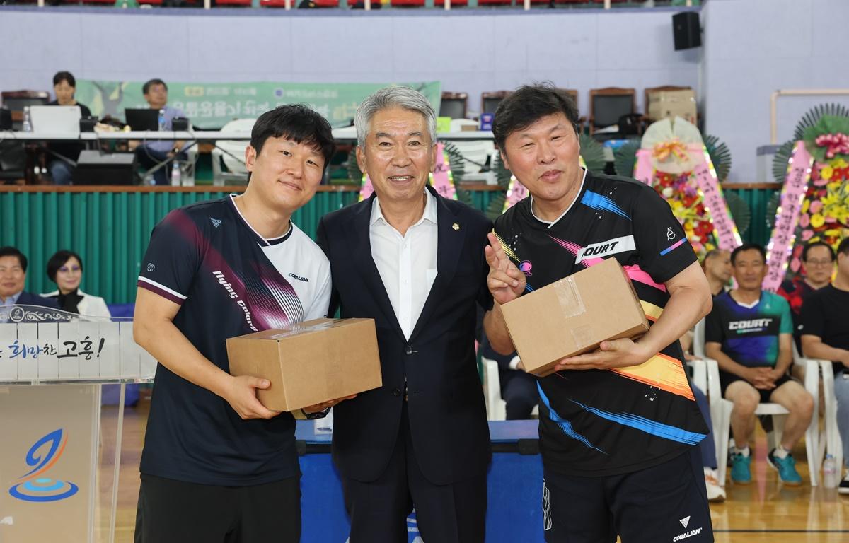 2025년도 제14회 고흥우주항공배 전국오픈 동호인 탁구대회 개회식 첨부이미지 : 2025.6.28 2025년도 제14회 고흥우주항공배 전국오픈 동호인 탁구대회 개회식 (10).JPG