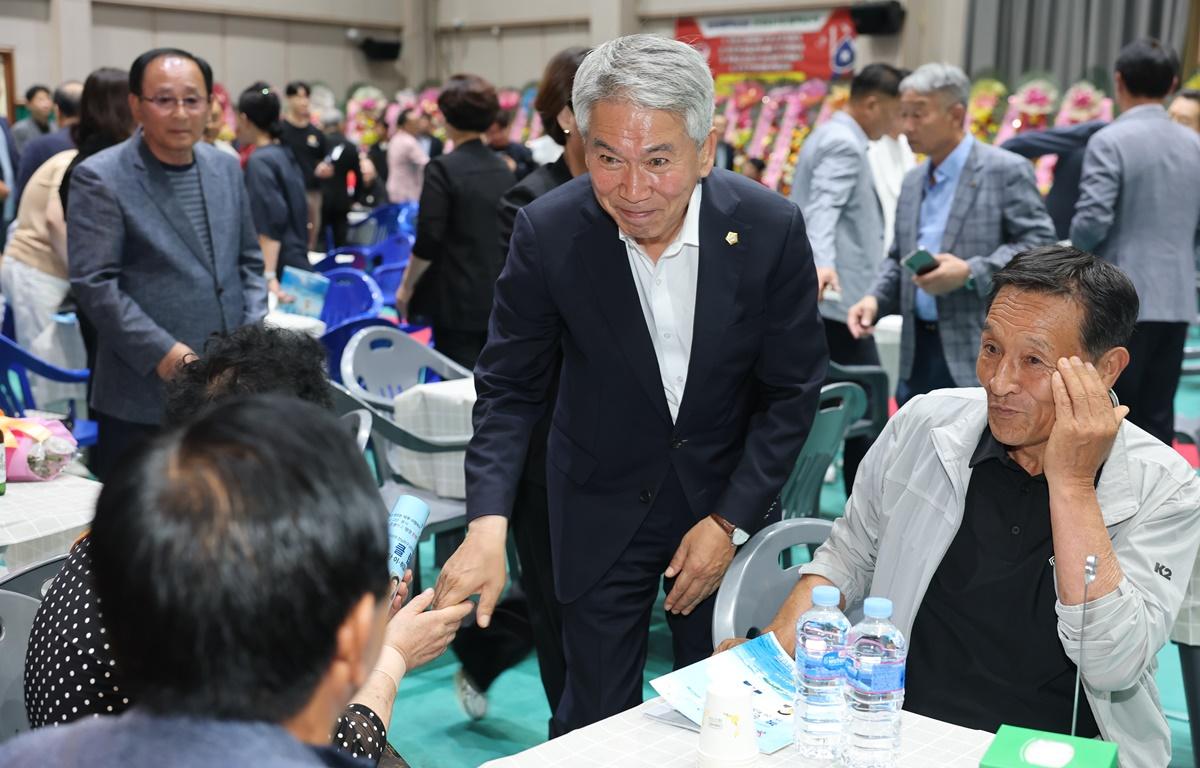 국제와이즈멘 녹동클럽 회장단 이취임식 첨부이미지 : 2025.6.27 국제와이즈멘 녹동클럽 회장단 이취임식 (3).JPG