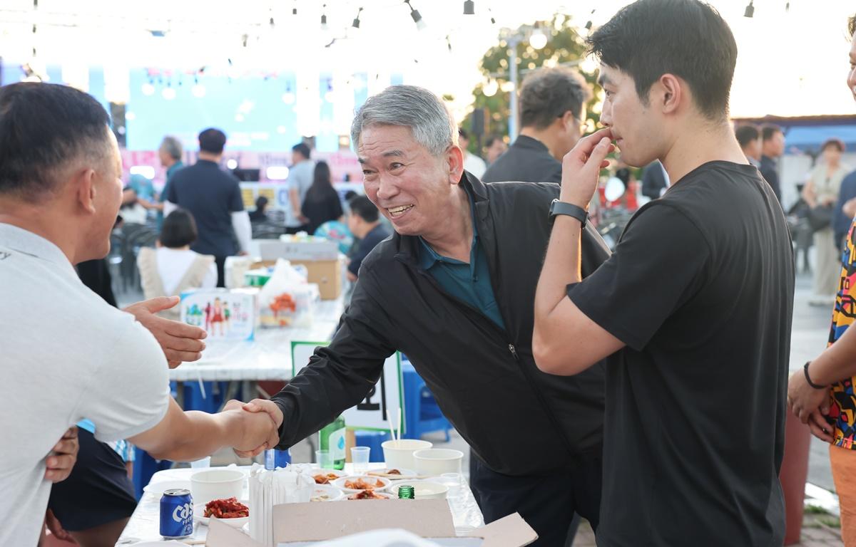 2025 녹동선후회장배 동문체육대회 전야제 및 녹동항 밤바다 워터 페스티벌 첨부이미지 : 2025.8.15 2025 녹동선후회장배 동문체육대회 전야제 및 녹동항 밤바다 워터 페스티벌 (1).JPG