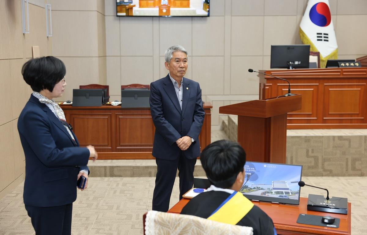 두원면 초등학교 의회 견학 첨부이미지 : 2025.5.2 두원면 초등학교 의회 견학 (6).JPG