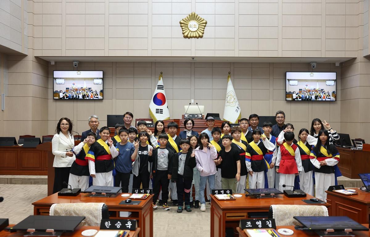 두원면 초등학교 의회 견학 첨부이미지 : 2025.5.2 두원면 초등학교 의회 견학 (11).JPG