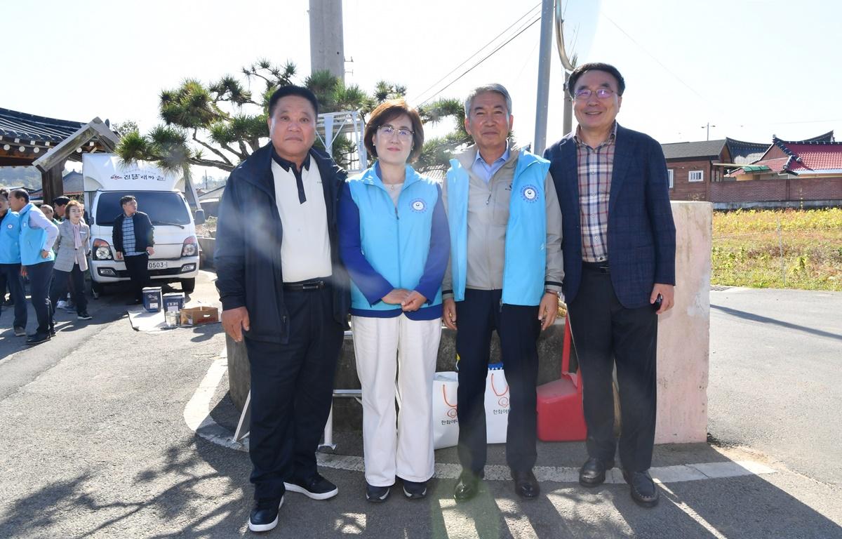 23년 도양읍 준법우수마을 한마음 연합봉사 첨부이미지 : 2023.11.02 23년 도양읍 준법우수마을 한마음 연합봉사 (3).JPG