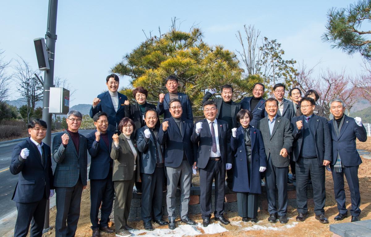 제9대 고흥군의회 기념식수 행사 첨부이미지 : 2023.01.09 제9대 고흥군의회 기념식수 행사 (50).jpg