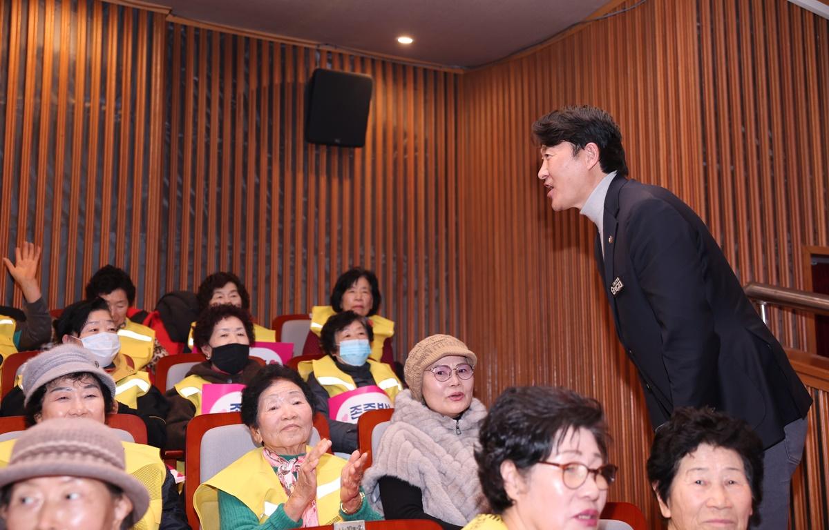 2026년 노인일자리 및 사회활동지원 사업 통합발대식 첨부이미지 : 2026.1.16 2026년 노인일자리 및 사회활동지원 사업 통합발대식(13).JPG