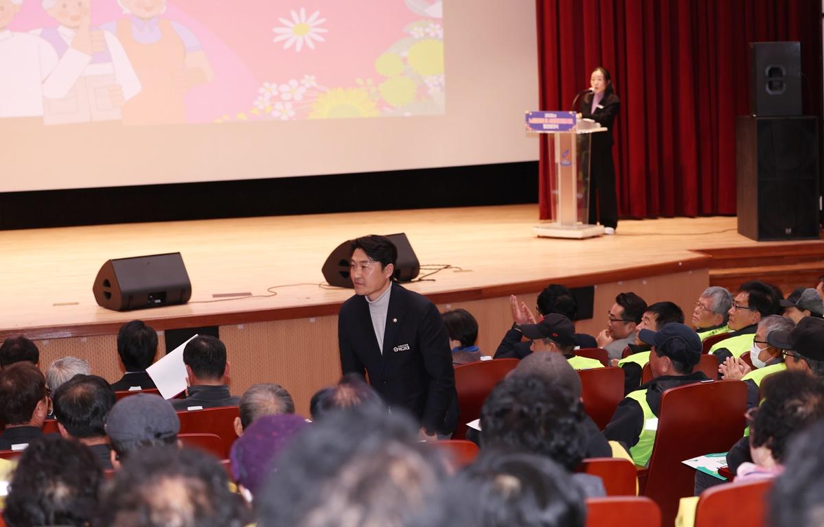 2026년 노인일자리 및 사회활동지원 사업 통합발대식 첨부이미지 : 2026.1.16 2026년 노인일자리 및 사회활동지원 사업 통합발대식(16).JPG