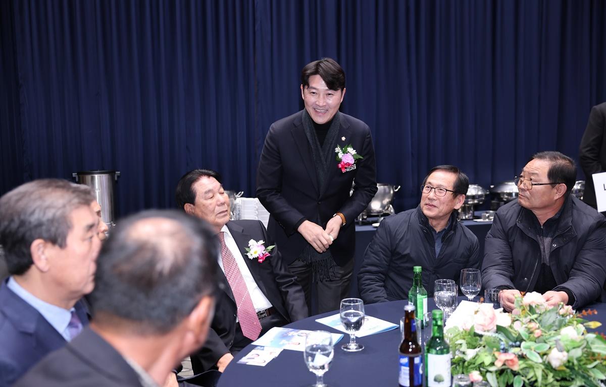 재여수고흥군향우회 회장 이취임식 첨부이미지 : 2025.12.21 재여수고흥군향우회 회장 이취임식 (3).JPG