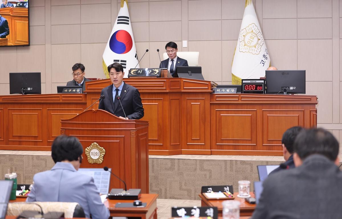 제342회 고흥군의회 제2차 정례회 제10차 본회의 첨부이미지 : 2025.12.15 제342회 고흥군의회 제2차 정례회 제10차 본회의 (5).JPG