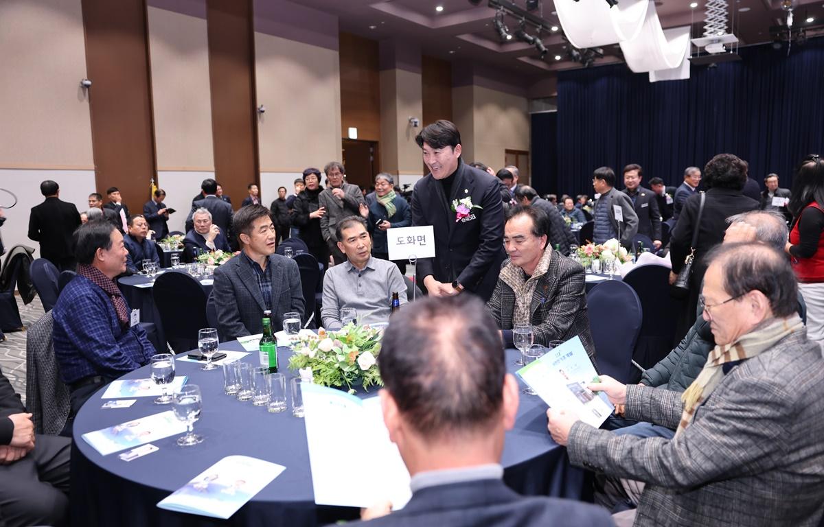 재여수고흥군향우회 회장 이취임식 첨부이미지 : 2025.12.21 재여수고흥군향우회 회장 이취임식 (5).JPG