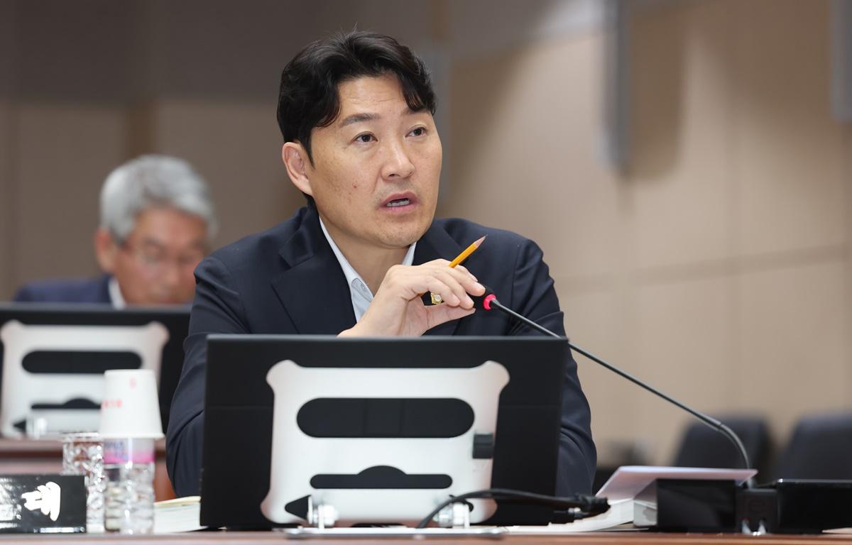 제342회 제2차 정례회 제4차 본회의(군정 주요업무 추진실적 보고) 첨부이미지 : 2025.11.14 제342회 제2차 정례회 제4차 본회의(군정 주요업무 추진실적 보고) (2).JPG