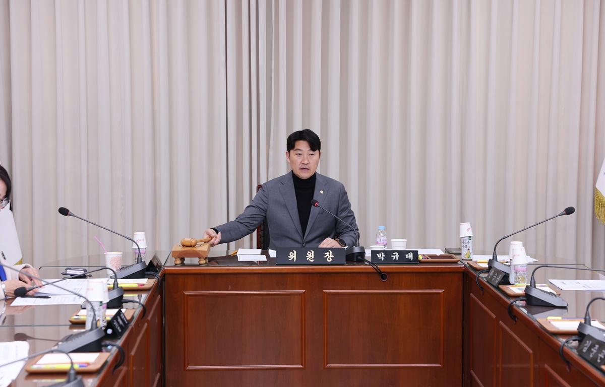 고흥군의회 예산결산특별위원회 첨부이미지 : 2025.12.18 고흥군의회 예산결산특별위원회 (1).JPG