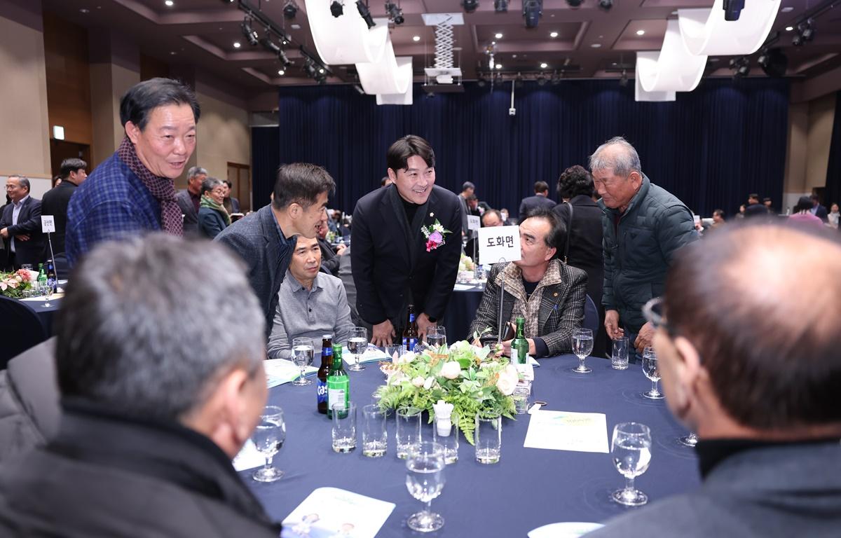 재여수고흥군향우회 회장 이취임식 첨부이미지 : 2025.12.21 재여수고흥군향우회 회장 이취임식 (4).JPG