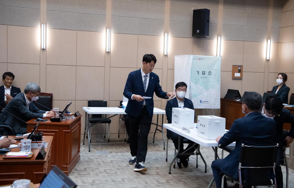 제306회 고흥군의회 임시회 첨부이미지 : 2022.07.01 제306회 고흥군의회 임시회 (28).jpg