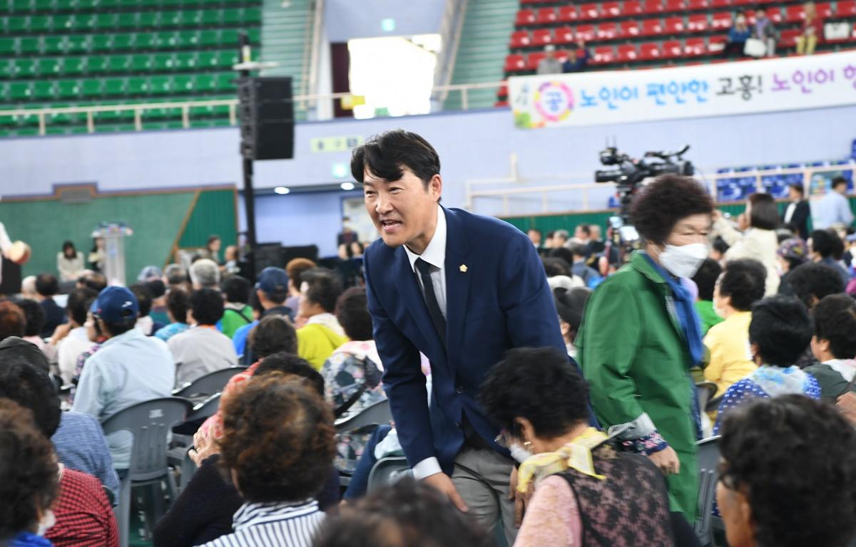  제28회 노인의 날 기념행사 첨부이미지 : 2024.10.2 제28회 노인의 날 기념행사 (6).JPG