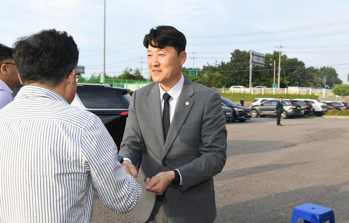 녹동 라이온스클럽 회장 이취임식 첨부이미지 : 2024.6.14 녹동 라이온스클럽 회장 이취임식 (7).JPG