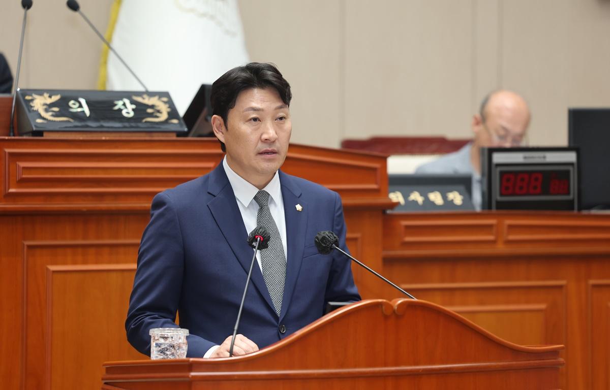 제340회 고흥군의회 임시회 제2차 본회의 첨부이미지 : 2025.9.16 제340회 고흥군의회 제2차 본회의 (4).JPG