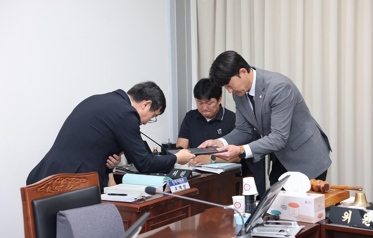 2025년 행정사무감사(산업건설위원회) 첨부이미지 : 2025.6.11 2025년 행정사무감사(산업건설위원회) (37).JPG