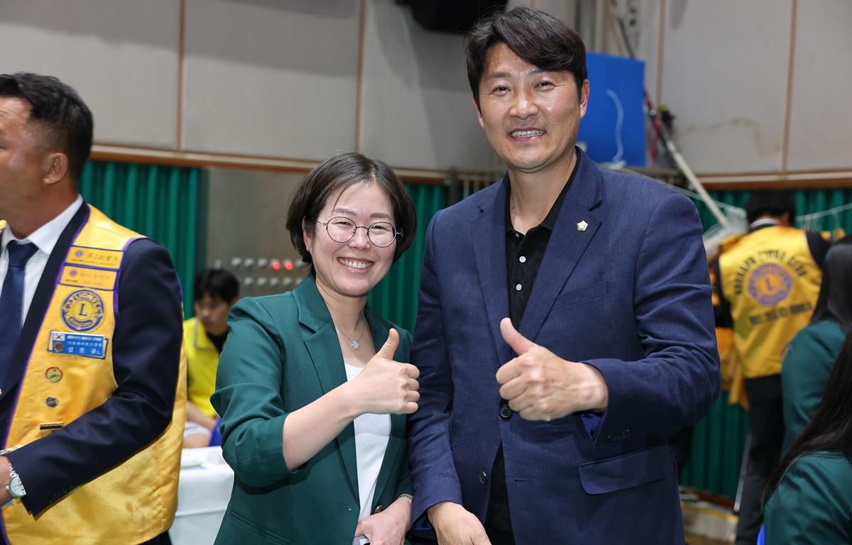녹동 라이온스클럽 회장 이취임식 첨부이미지 : 2025.6.5 녹동 라이온스클럽 회장 이취임식 (4).JPG