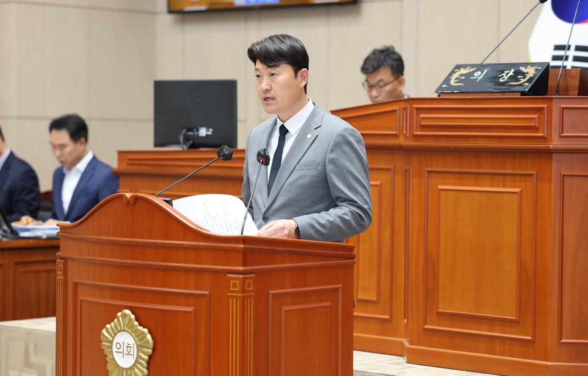 제335회 고흥군의회 임시회 제2차 본회의 첨부이미지 : 2025.4.22 제335회 고흥군의회 임시회 제2차 본회의 (2).JPG