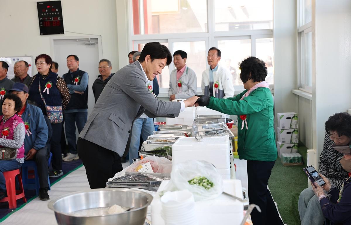 포두면 경로위안잔치 첨부이미지 : 2025.5.2 포두면 경로위안잔치 (6).JPG