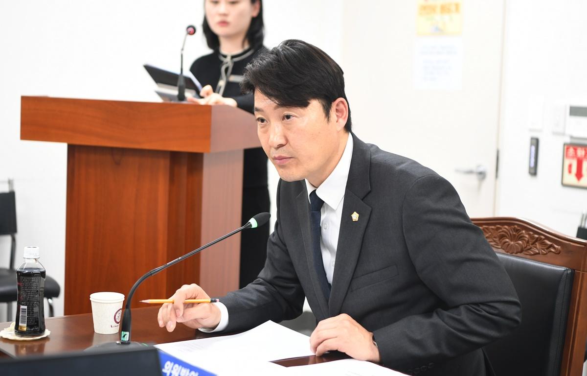 행정자치위원회(조례안 등 심의) 첨부이미지 : 2025.3.18 행정자치위원회(조례안 등 심의) (19).JPG