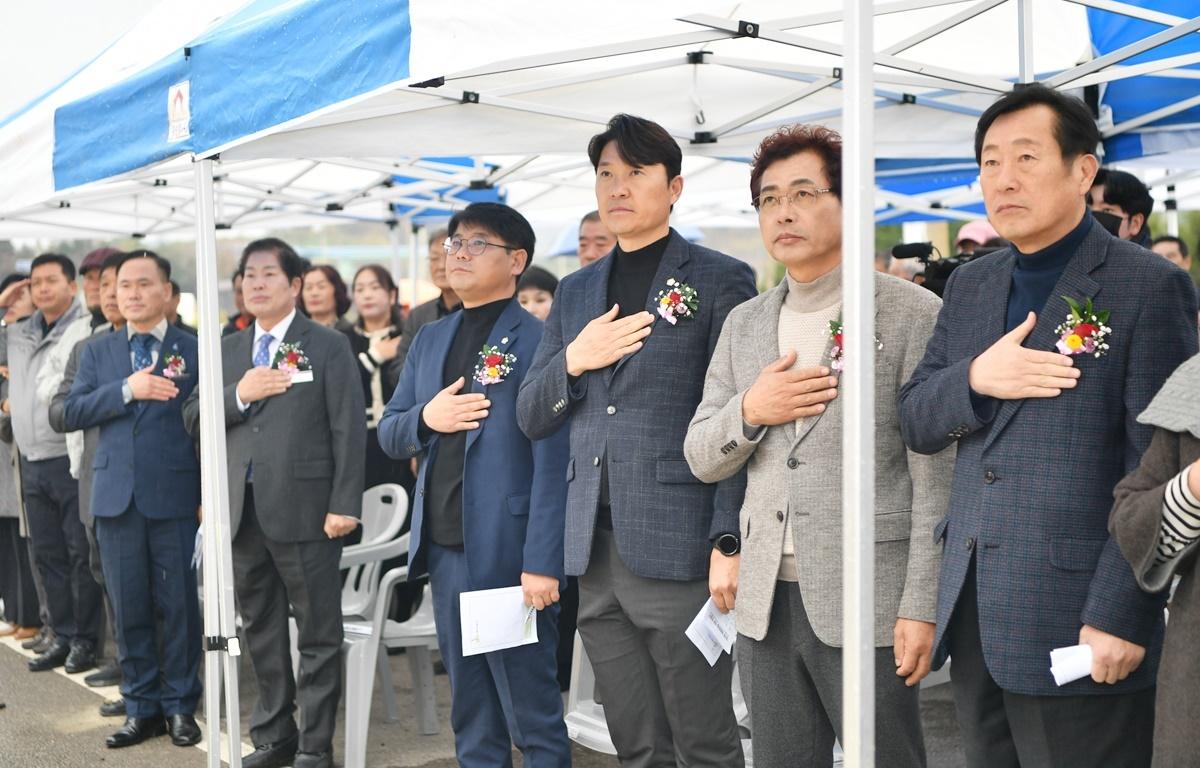 포두면 원봉림마을 회관 준공식 첨부이미지 : 2023.11.27 포두면 원봉림마을 회관 준공식 (2).JPG