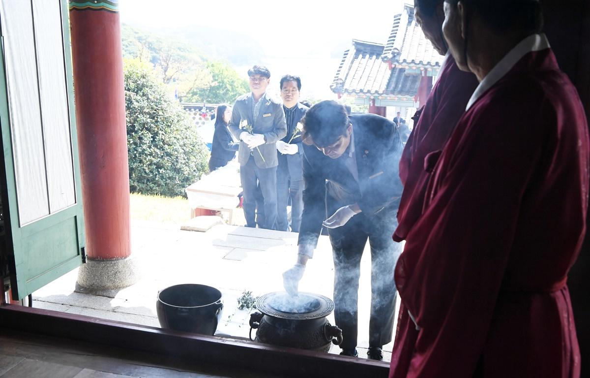 478주년 충무공 이순신 장군 탄신기념다례제 첨부이미지 : 2023.04.28 제478주년 충무공 이순신 장군 탄신기념다례제 (30).JPG