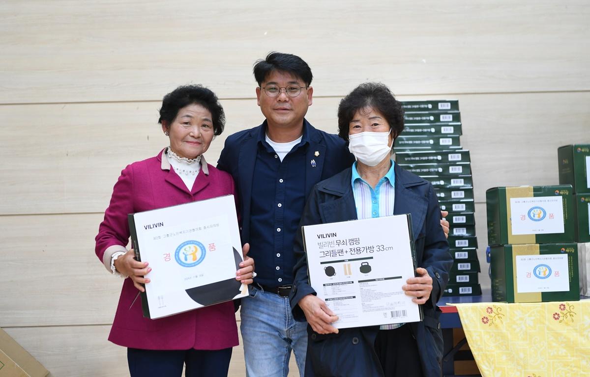 고흥군 노인복지기관 협의회 종사자들의 밤 첨부이미지 : 2024.11.16 고흥군 노인복지기관 협의회 종사자들의 밤 (14).JPG