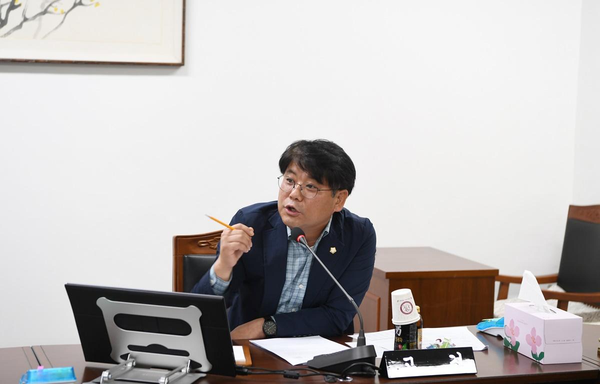 제341회 고흥군의회 임시회 제1차 행정자치위원회 첨부이미지 : 2025.10.15 제341회 고흥군의회 임시회 제1차 행정자치위원회 (5).JPG