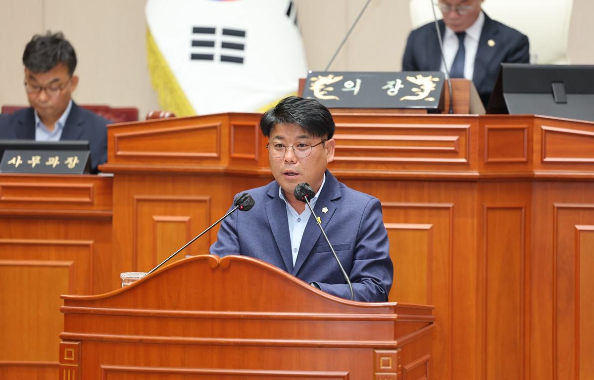 제335회 고흥군의회 임시회 제2차 본회의 첨부이미지 : 2025.4.22 제335회 고흥군의회 임시회 제2차 본회의 (10).JPG