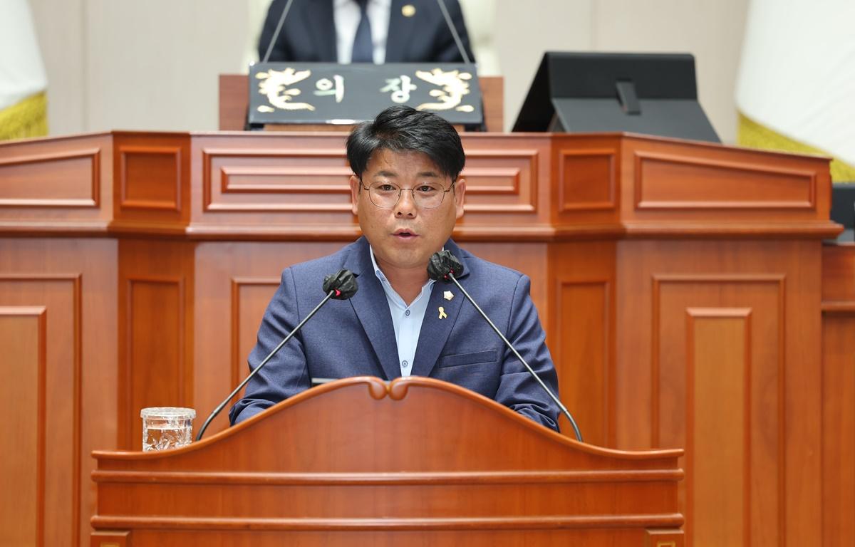 제335회 고흥군의회 임시회 제2차 본회의 첨부이미지 : 2025.4.22 제335회 고흥군의회 임시회 제2차 본회의 (9).JPG