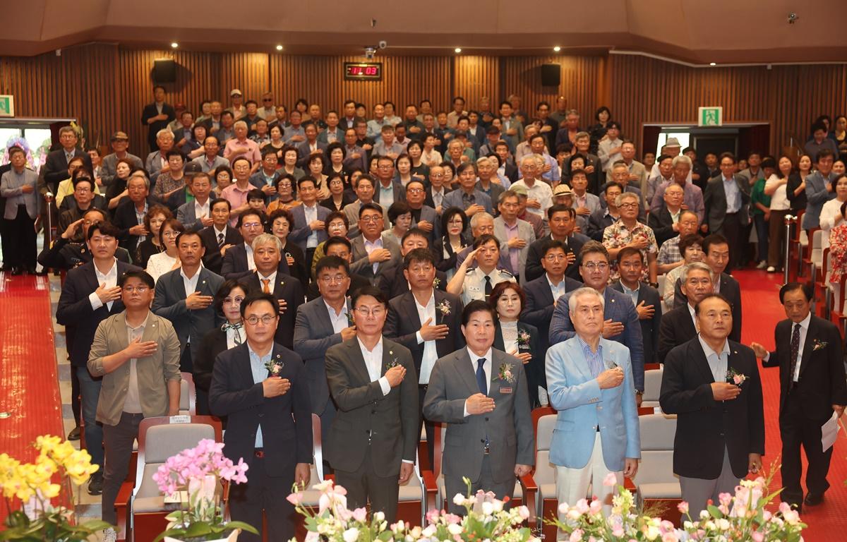 2025년 제11대 제12대 고흥 문화원장 이취임식 첨부이미지 : 2025.7.17 2025년 제11대 제12대 고흥 문화원장 이취임식 (7).JPG