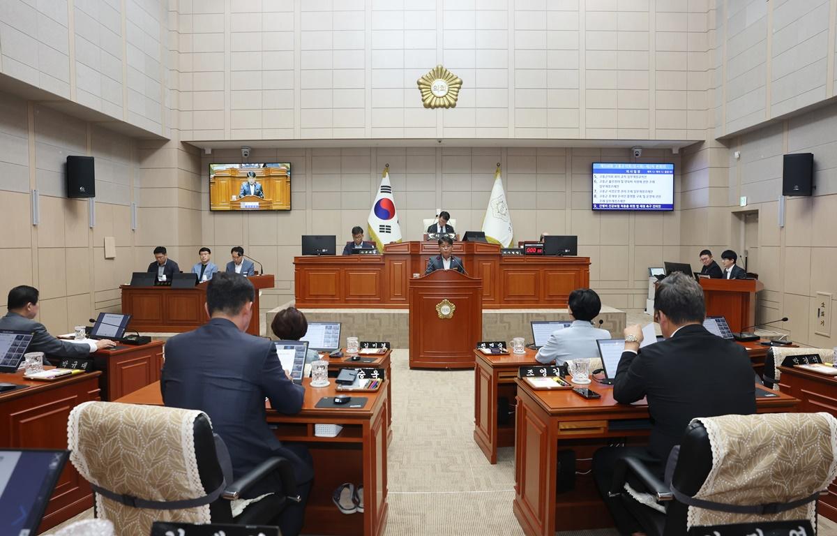 제338회 고흥군의회 임시회 제2차 본회의 첨부이미지 : 2025.7.18 제338회 고흥군의회 임시회 제2차 본회의 (15).JPG