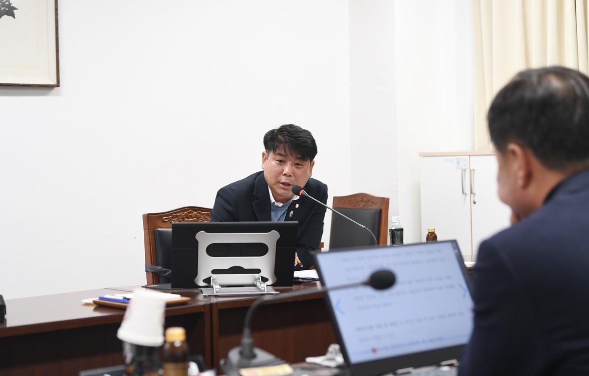 행정자치위원회(조례안 등 심의) 첨부이미지 : 2025.3.18 행정자치위원회(조례안 등 심의) (20).JPG