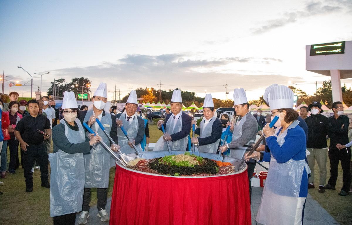 2022.10.01 제1회 거금도개것 한상축제  첨부이미지 : 2022.10.01 제1회 거금도개것 한상축제 (46).jpg