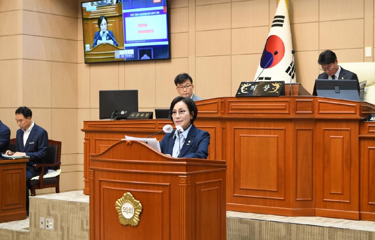 제330회 고흥군의회 임시회 제2차 본회의 첨부이미지 : 2024.10.21 제330회 고흥군의회 임시회 제2차 본회의 (3).jpg