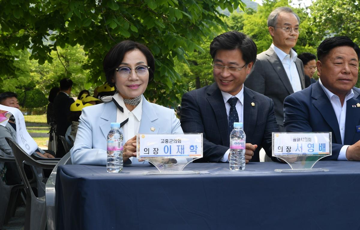 전남 동부권 7개시 군의회 공동성명서 발표 첨부이미지 : 2024.5.23 전남 동부권 7개시 군의회 공동성명서 발표 (2).JPG