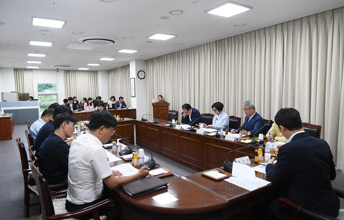 고흥군 중·고생 아카데미 발전을 위한 간담회 첨부이미지 : 2024.5.28 고흥군 중·고생 아카데미 발전을 위한 간담회 (1).JPG