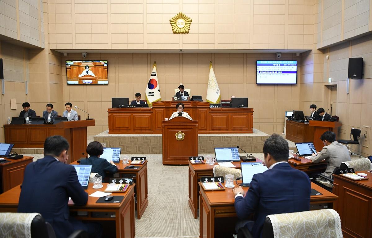 제329회 고흥군의회 임시회 제2차 본회의 첨부이미지 : 2024.9.9 제329회 고흥군의회 임시회 제2차 본회의 (24).JPG