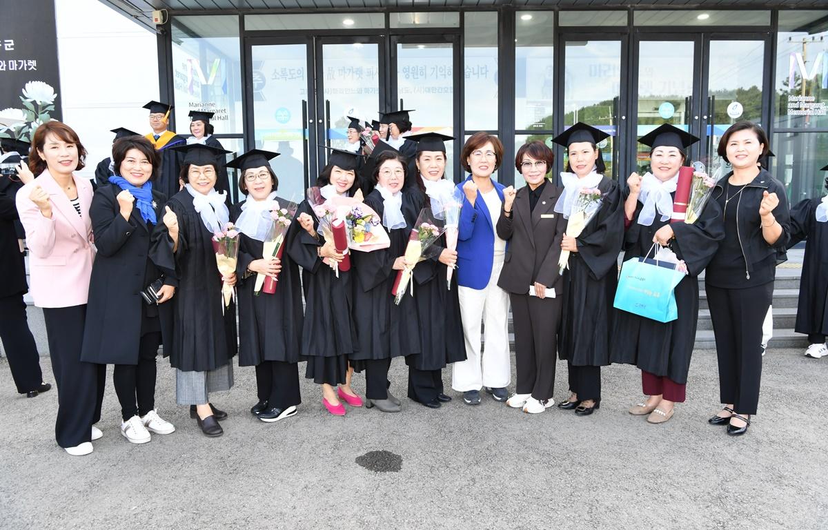 제2기 고흥군 여성대학 졸업식 첨부이미지 : 2023.10.18 제2기 고흥군 여성대학 졸업식 (272).JPG